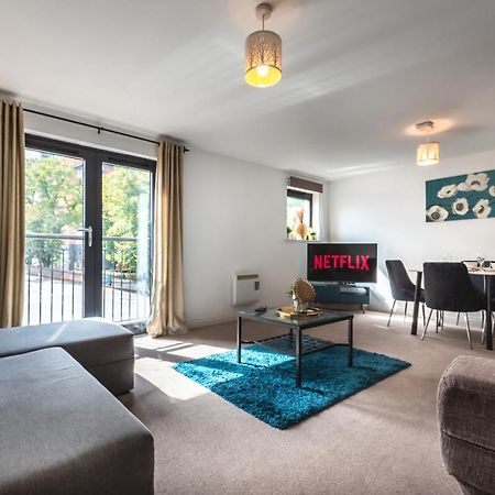 BEST PRICE! LARGE SPACIOUS 2 BED APARTMENT - King Size or Single Beds, Sofabeds, Smart TVs, FREE PARKING Southampton Exterior foto