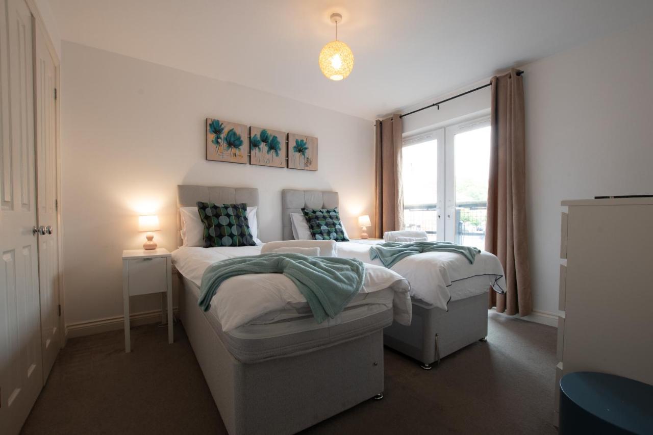 BEST PRICE! LARGE SPACIOUS 2 BED APARTMENT - King Size or Single Beds, Sofabeds, Smart TVs, FREE PARKING Southampton Exterior foto