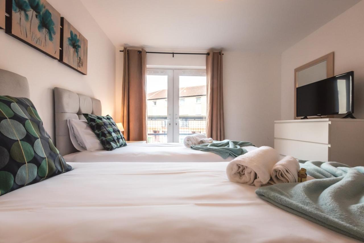 BEST PRICE! LARGE SPACIOUS 2 BED APARTMENT - King Size or Single Beds, Sofabeds, Smart TVs, FREE PARKING Southampton Exterior foto